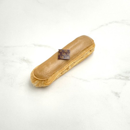 Eclair au Café